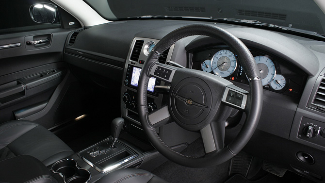 Chrysler_300C_4