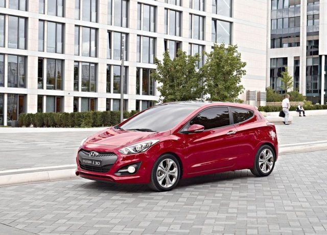 2013 Hyundai i30 front view