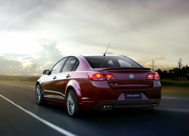 2014_HOLDEN_VF_COMMODORE_CALAIS_V_interior_pics-2