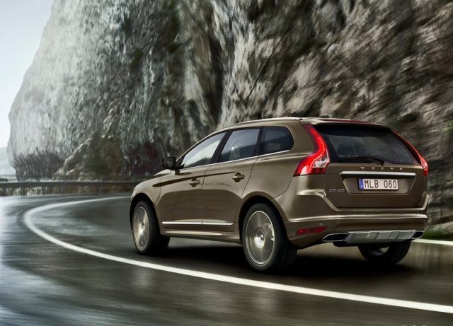 2014_VOLVO_XC60_rear_pic-2