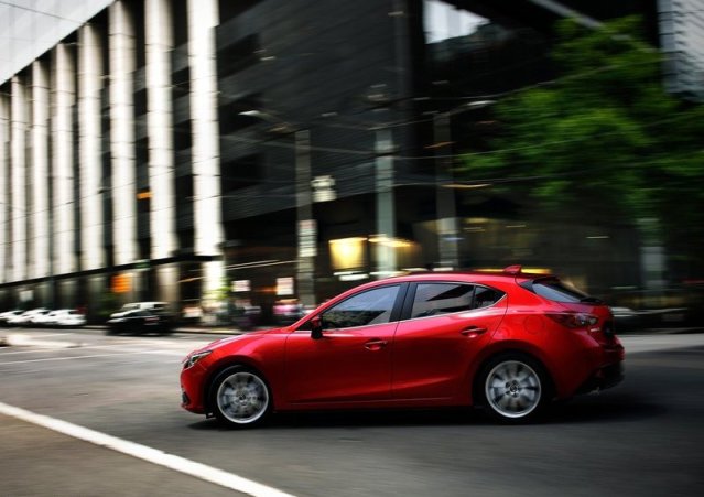 2014_MAZDA_3_profile_pic-3