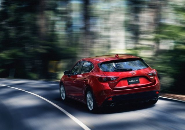 2014_MAZDA_3_rear_pic-4