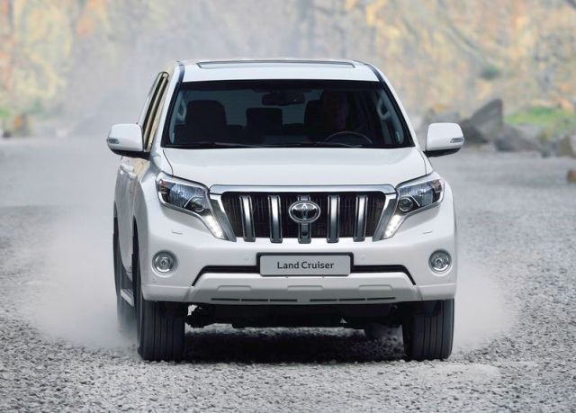 2014_TOYOTA_SUV_Land_Cruiser_front_pic-2