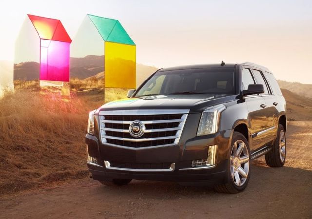2015_CADILLAC_ESCELADE_front_pic-1