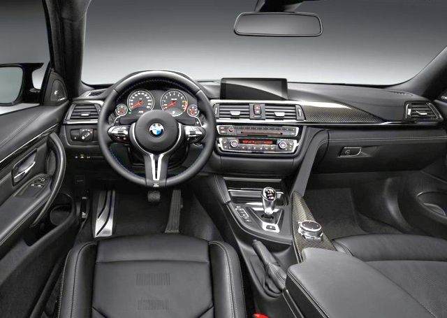 2015_BMW_M4_COUPE_steeringwheel&dashboard_pic-11