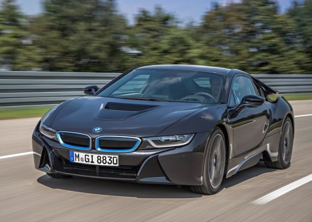 2015_BMW_i8_front_pic-3
