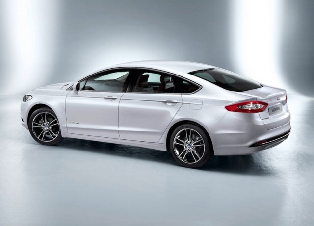 NEW FORD MONDEO SEDAN 2015