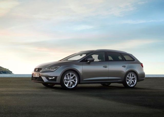 2014-SEAT_LEON_ST_front_pic-3
