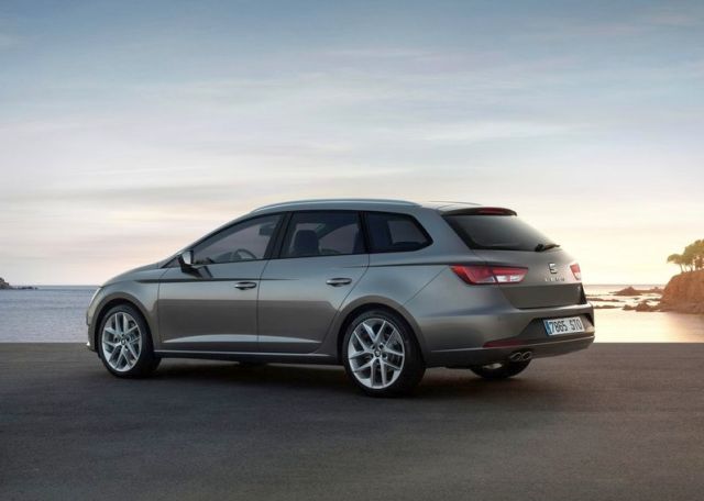 2014-SEAT_LEON_ST_rear_pic-6