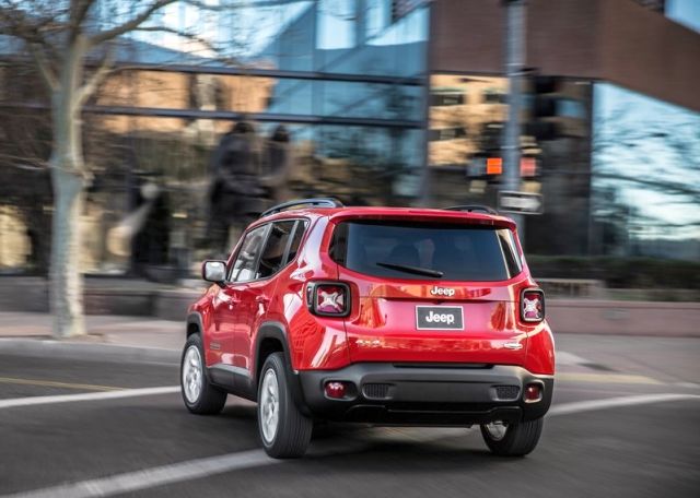 2015_JEEP_RENEGADE_rear_pic-7