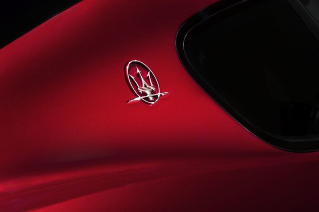 MASERATI_GRAN_TURISMO_MC_Centennial_Edition_logo_pic-10