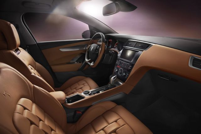 2015_CITROEN_DS_6WR_front_pic-5