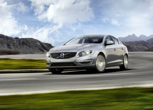 2015 VOLVO S60