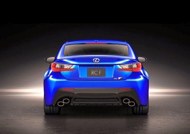 2015_LEXUS_RC-F_rear_pic-12