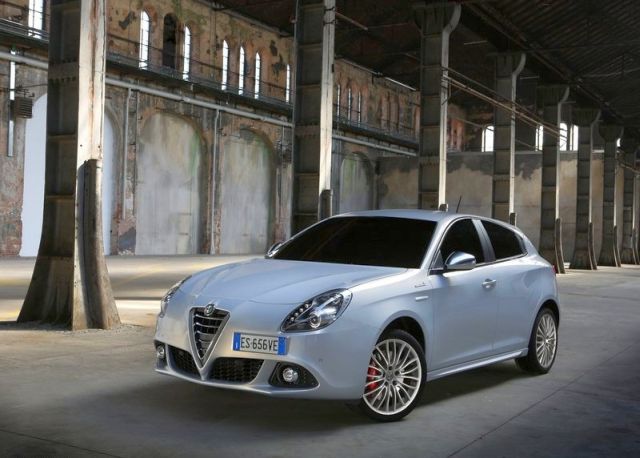 2014_ALFA_ROMEO_Giulietta_front_pic-3