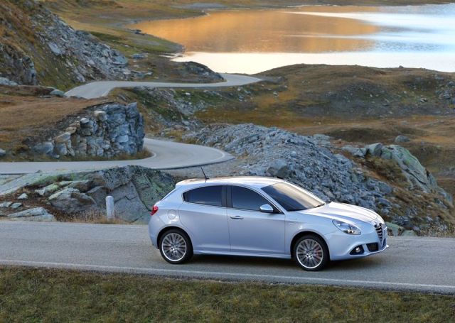 2014_ALFA_ROMEO_Giulietta_profile_pic-5