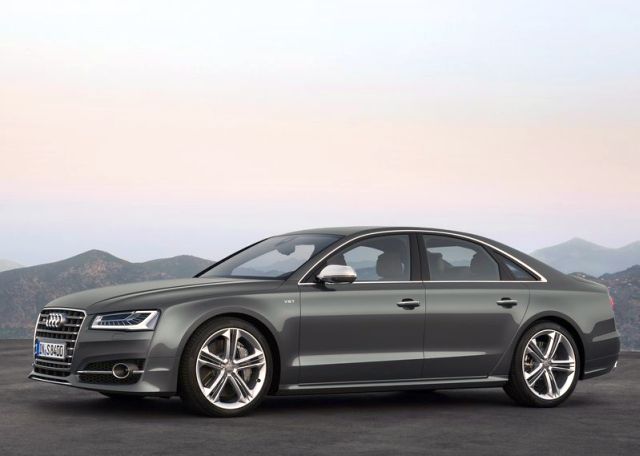 2014 AUDI  S8