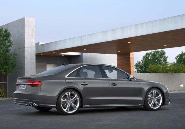 2014 novo AUDI S8