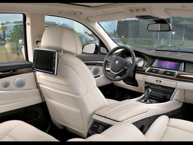 2014_BMW_5_SERIES_GT_interior_pic-14