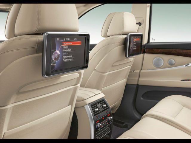 2014_BMW_5_SERIES_GT_interior_pic-16