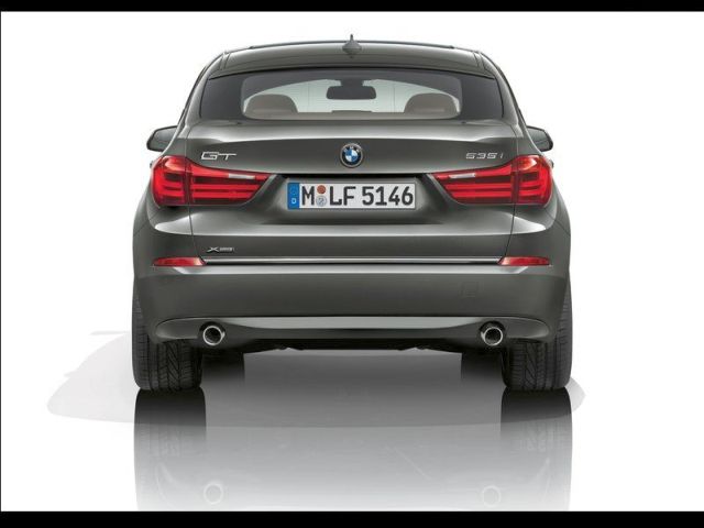 2014_BMW_5_SERIES_GT_rear_pic-4