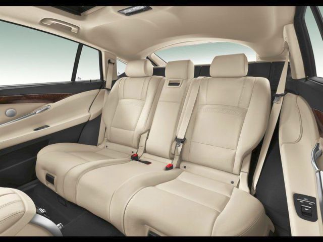 2014_BMW_5_SERIES_GT_rear_seats_pic-11