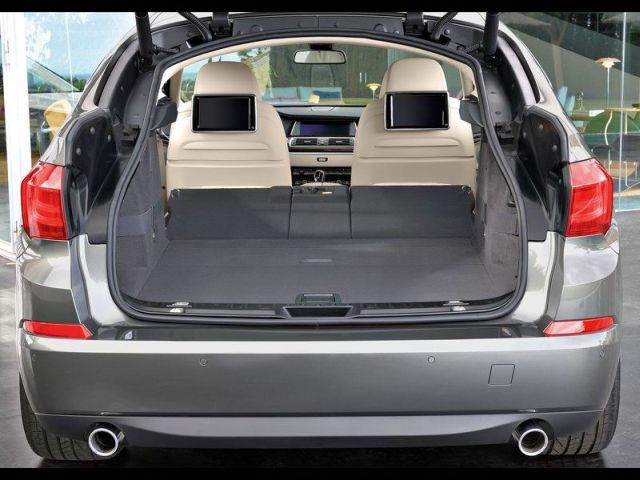 2014_BMW_5_SERIES_GT_rear_trunk_pic-10