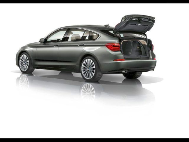 2014_BMW_5_SERIES_GT_rear_trunk_pic-8