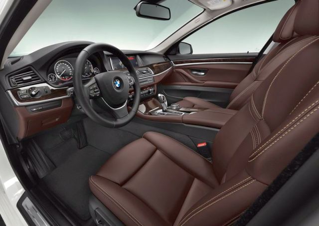 2014_BMW_5_SERIES_TOURING_brown_interior_pic-21