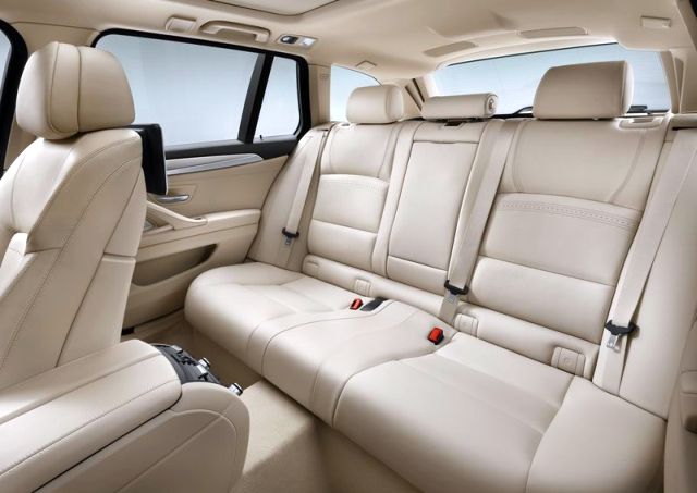 2014_BMW_5_SERIES_TOURING_brown_rear_seats-pic-18