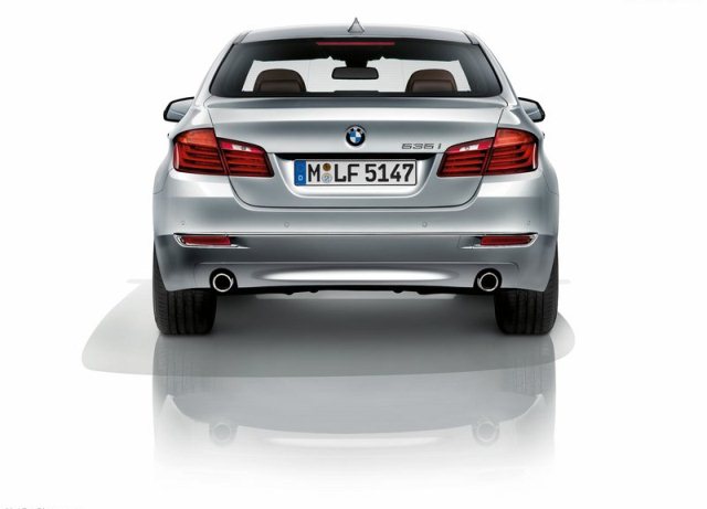 2014_BMW_5_SERIES_rear_pic-4