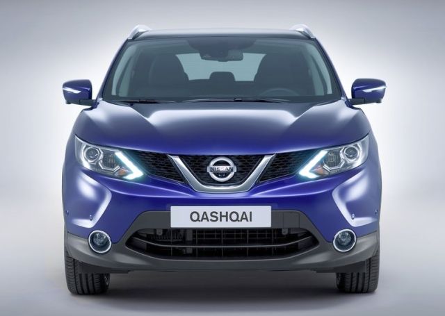 2014_Blue_NISSAN_QASHQAI_front_pic-3