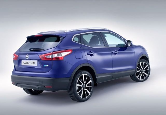 2014_Blue_NISSAN_QASHQAI_rear_pic-4