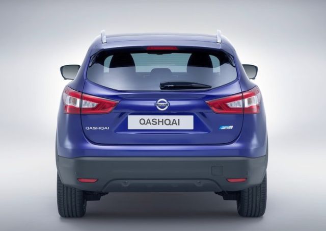 2014_Blue_NISSAN_QASHQAI_rear_pic-5