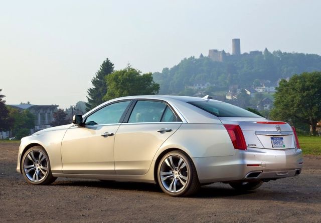 2014_CADILLAC_CTS_rear_pic-9