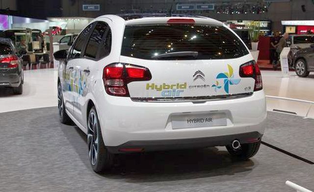 2014_CITROEN_C3_HYBRID_rear_pic-7