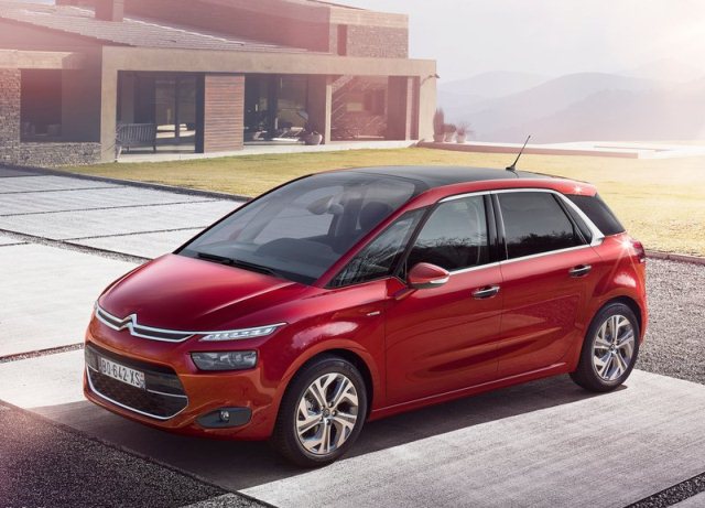 2014_CITROEN_C4_PICASSO_front_pic-1