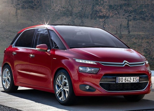 2014_CITROEN_C4_PICASSO_front_pic-2