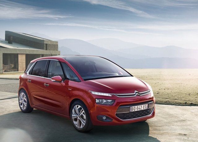 2014_CITROEN_C4_PICASSO_front_pic-3