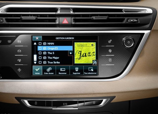 2014_CITROEN_C4_PICASSO_touchscreen_music_system_pic-13