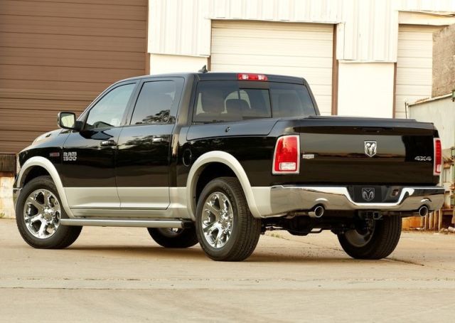 2014_DODGE_RAM_1500_rear_pic-3