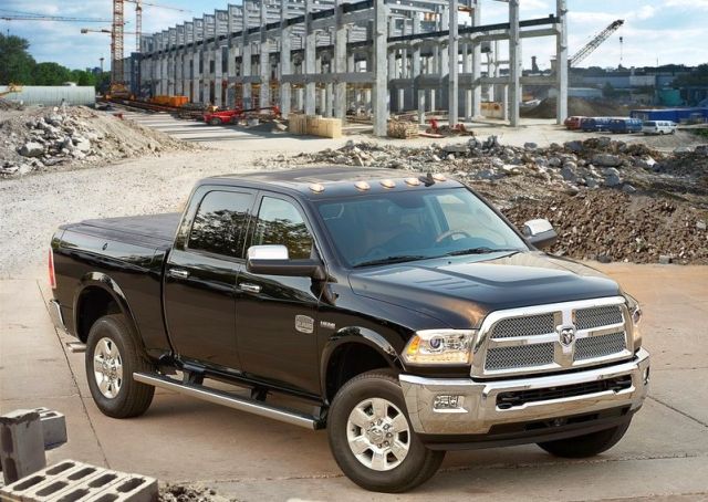 2014_DODGE_RAM_HEAVY_DUTY_front_pic-3