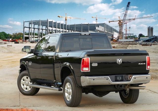 2014_DODGE_RAM_HEAVY_DUTY_rear_pic-5