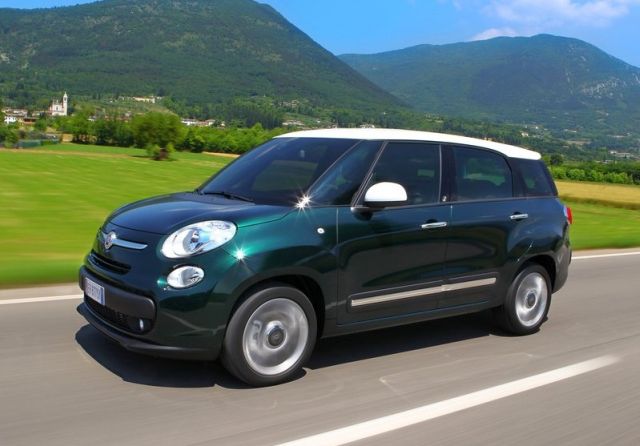 2014_FIAT_500L_Living_pic-4