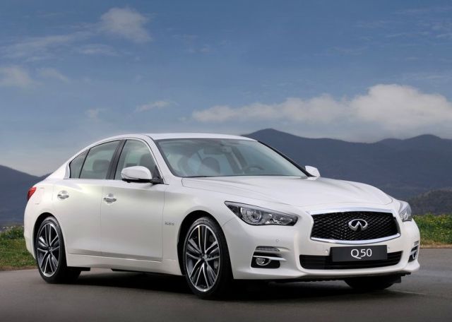 2014_INFINITI_Q50_Front_pic-5