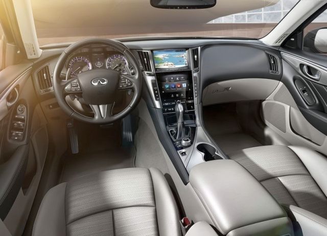 2015_INFINITI_Q50_dashboard&interior_pic-9