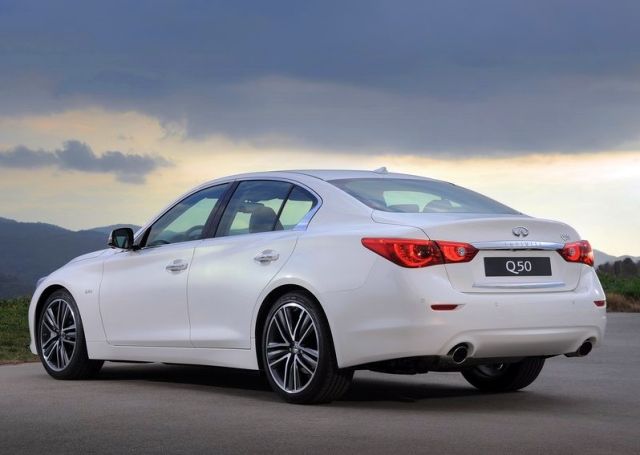 2014_INFINITI_Q50_rear_pic-7