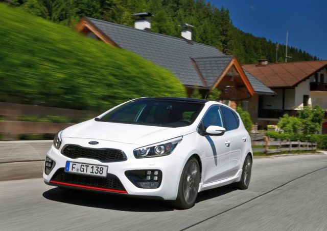 2014_KIA_Cee'd_GT_white_front_pic-2