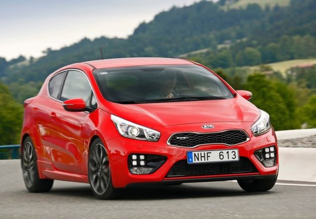 2014_KIA_PRO_CEED_GT_red_front_pic-7