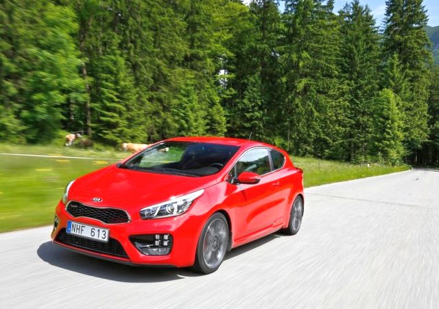 2014_KIA_PRO_CEED_GT_red_front_pic-8